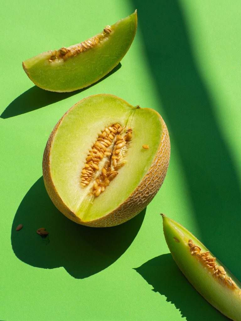 Can dogs safely eat honeydew?